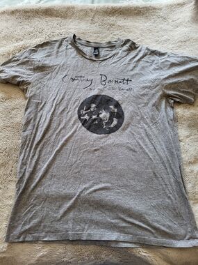 Courtney Barnett Grey Graphic Men’s Band T-Shirt